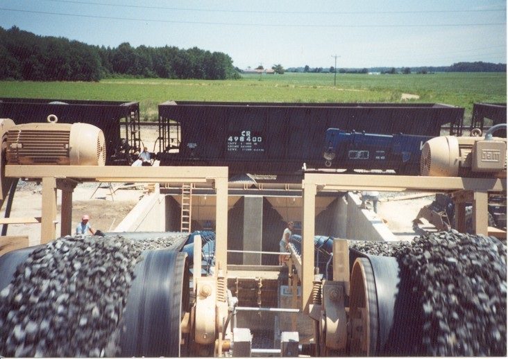 loading conveyor belt with rocks moving